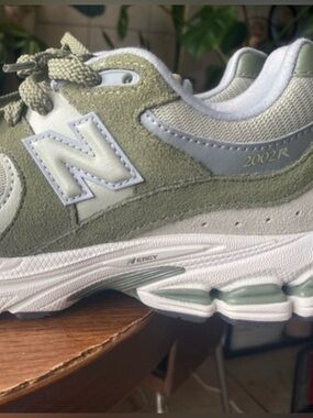 *new* New Balance 2002r Olive Green & White Running Shoe - woman 7